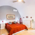 O Panaro Lucky Flat By Napoliapartments Апартаменты